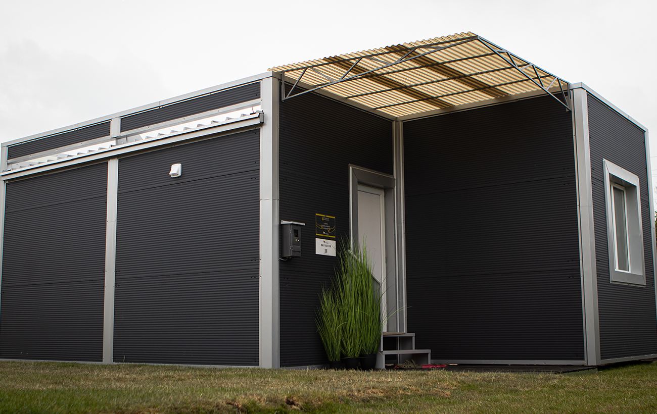 Складаються, як лего. Під Києвом створюють модульні будинки для зимівлі: унікальні фото